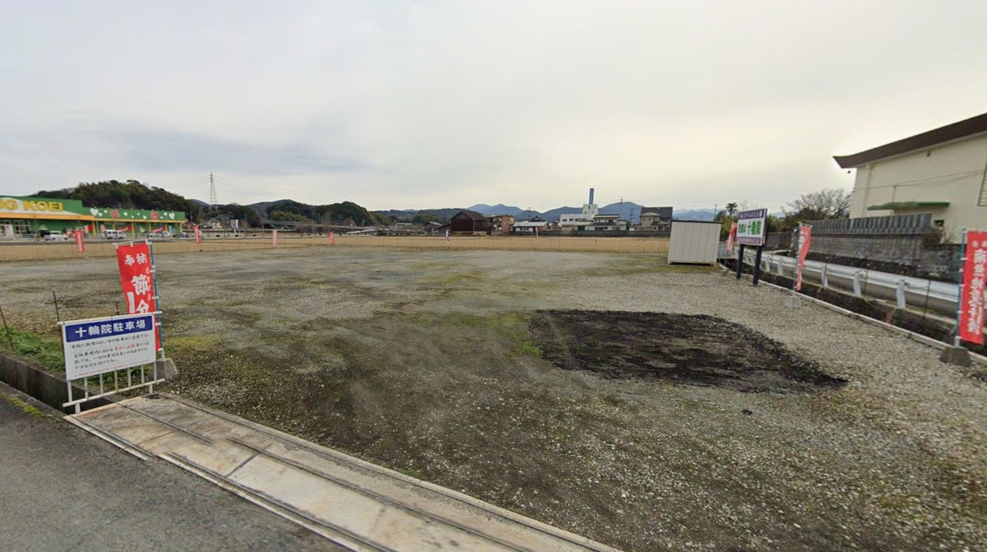 本堂裏駐車場